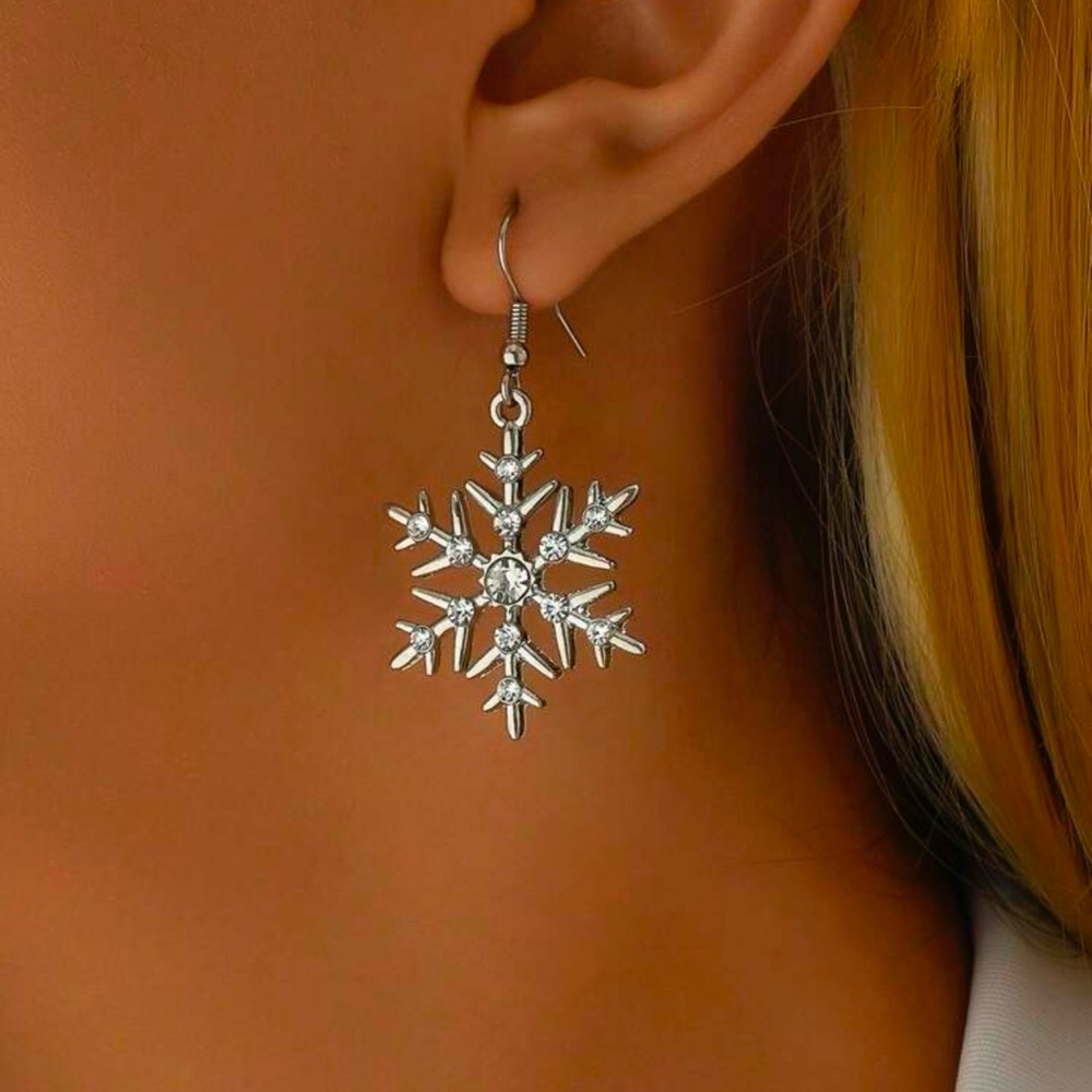 Brand New Snowflake Dangle Earrings